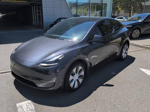 TESLA MODEL Y 2024 7SAYGDEE0RF070156 image